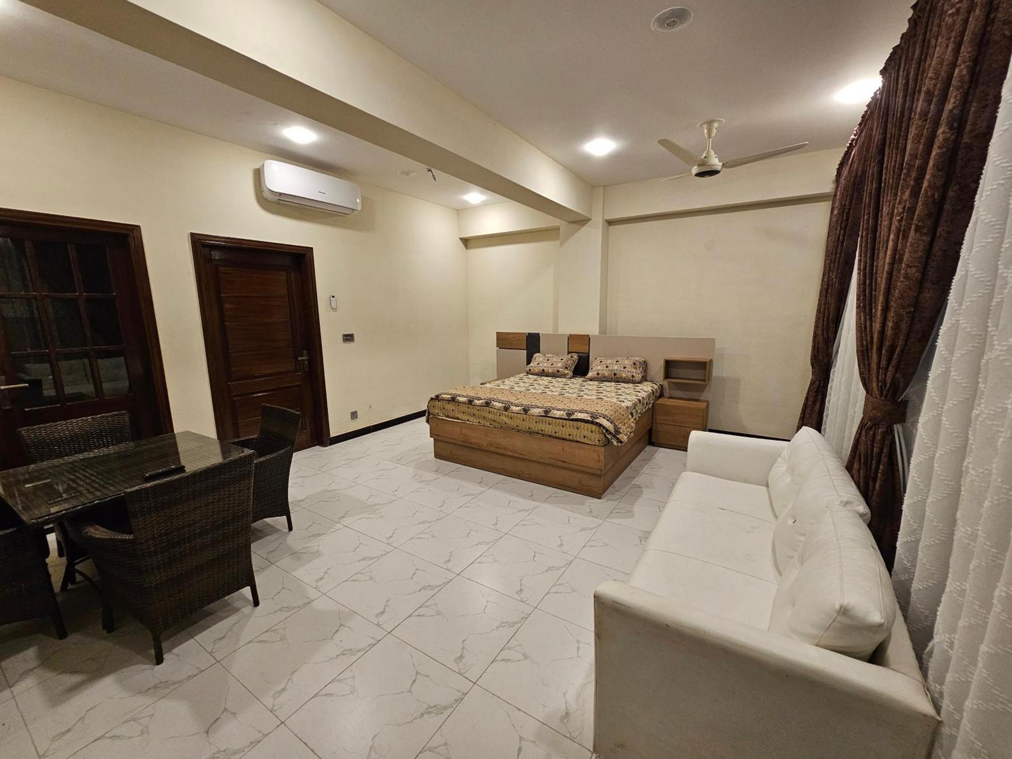 Motorway Majesty Suites Islamabad - Near Islamabad International Airport And Motorway Bilik gambar